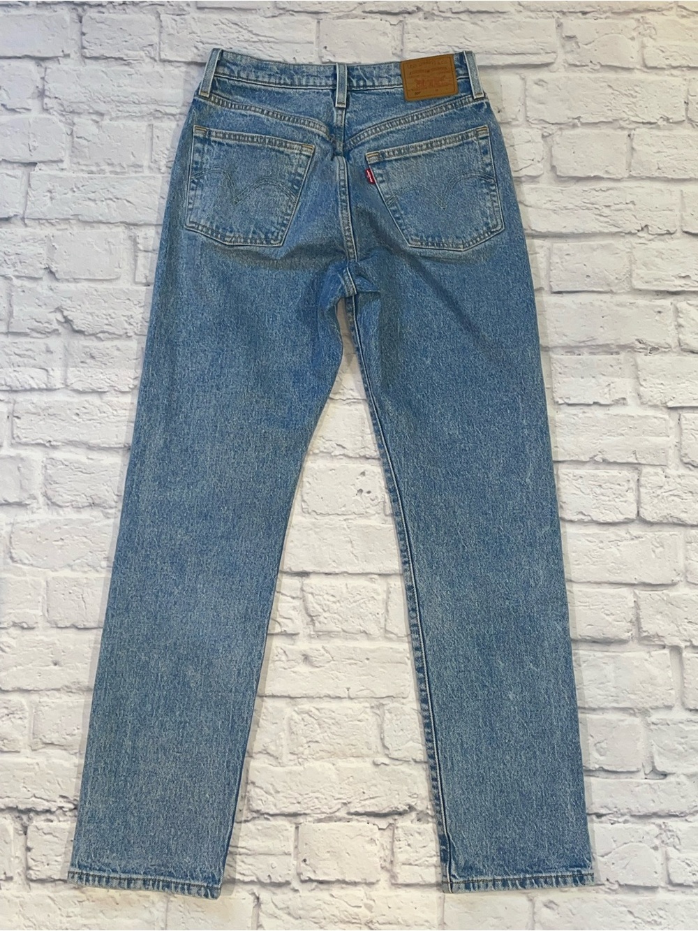 LEVI’S 501® ORIGINAL FIT WOMEN'S JEANS. SIZE 26 - Picture 2 of 7